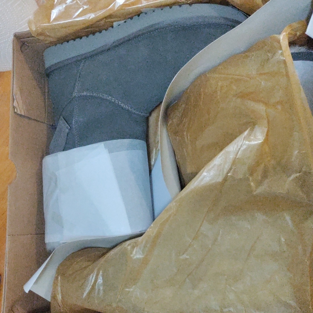 Koolaburra by UGG Gray Short Suede Winter Boots Women 8 - Picture 6 of 8